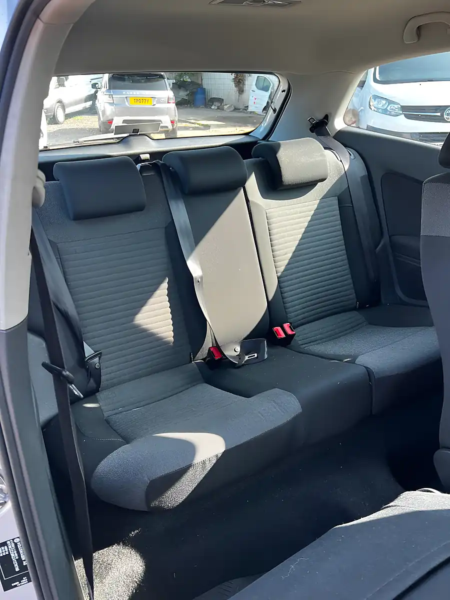 Used 2010 Volkswagen Polo Se Silver - Interior and Exterior details 18