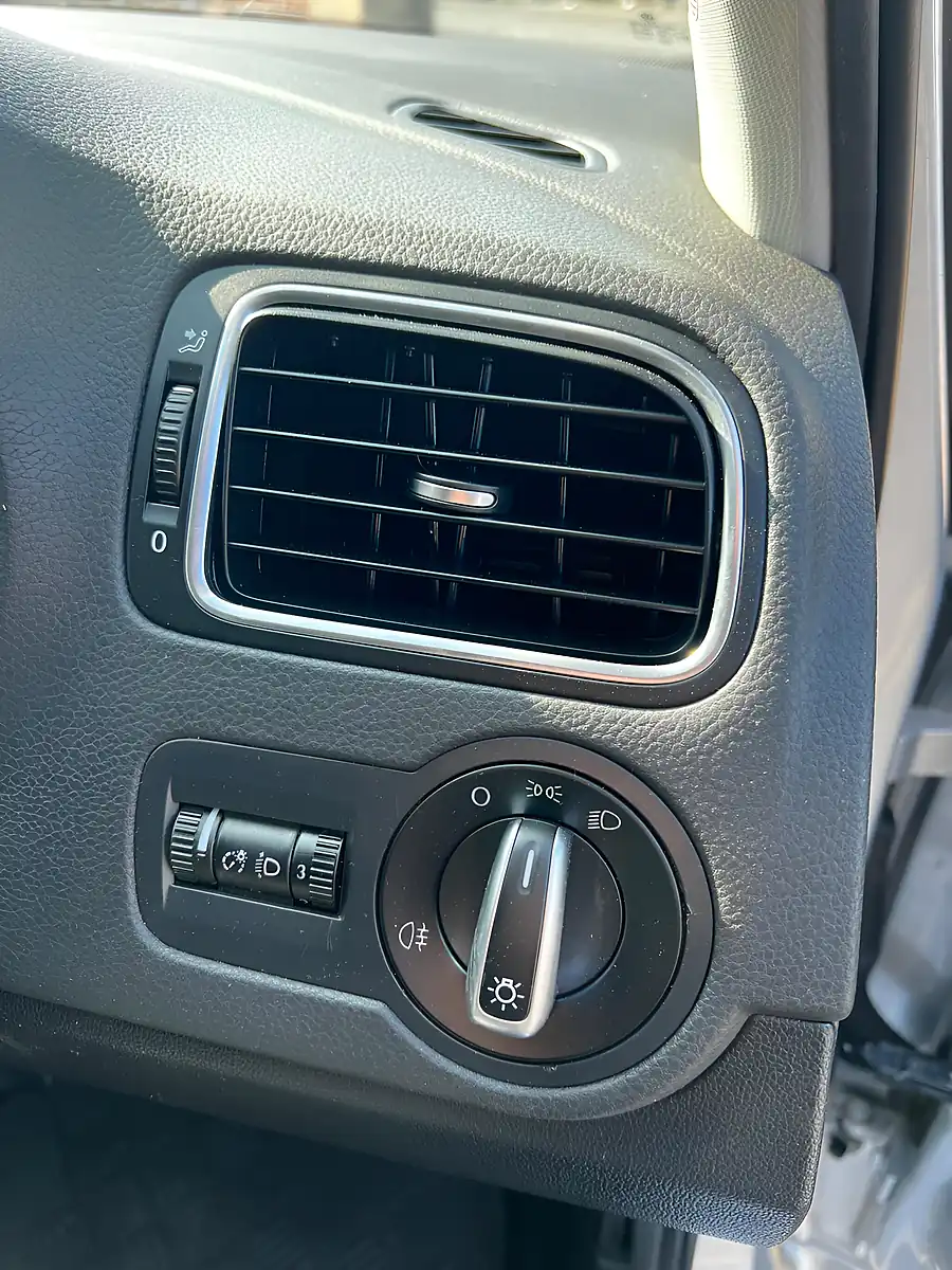 Used 2010 Volkswagen Polo Se Silver - Interior and Exterior details 20