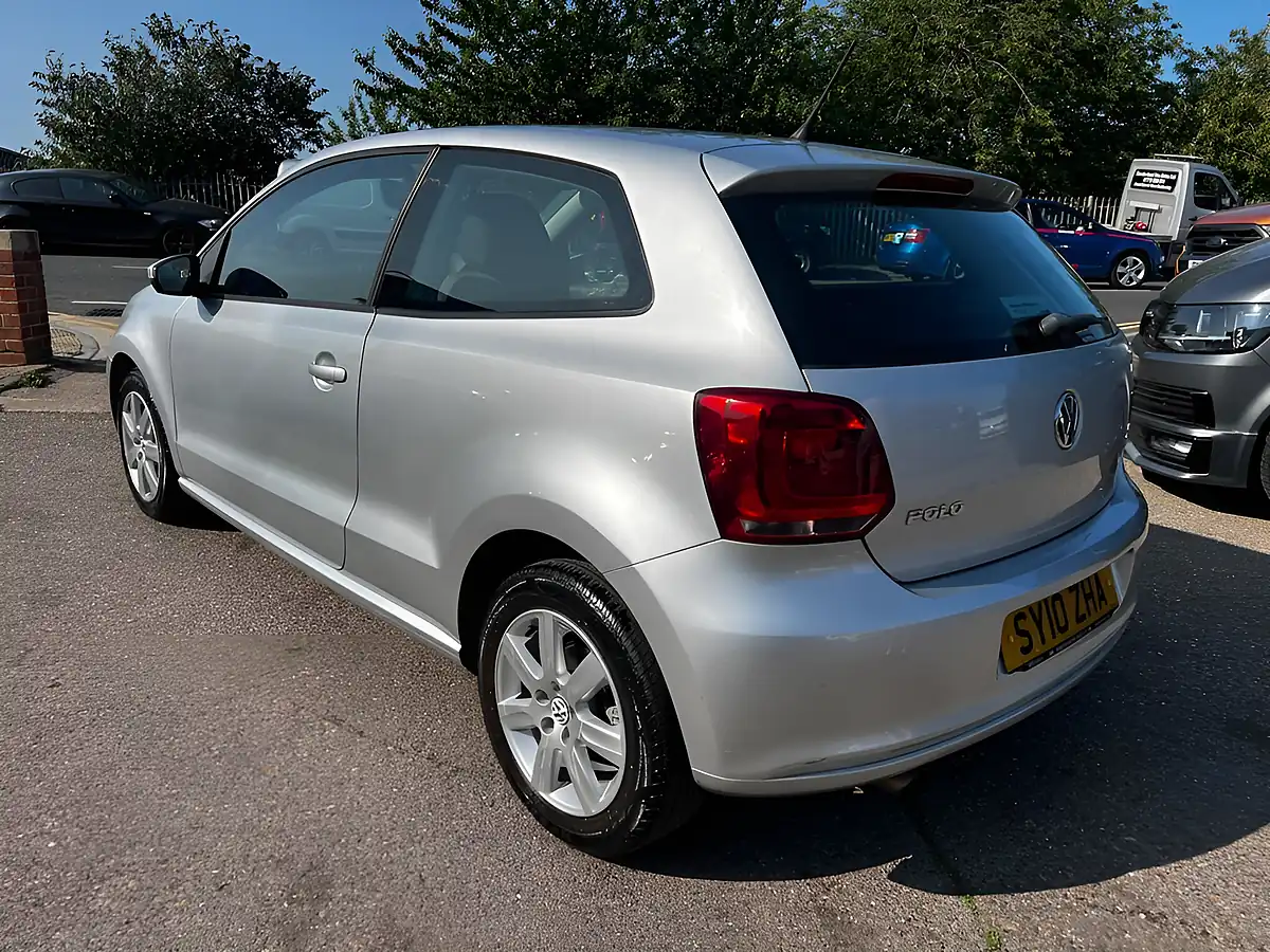 Used 2010 Volkswagen Polo Se Silver - Interior and Exterior details 3