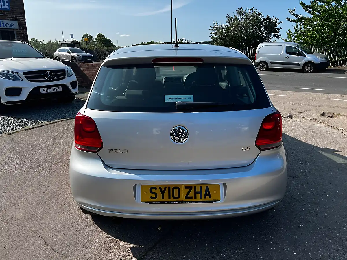 Used 2010 Volkswagen Polo Se Silver - Interior and Exterior details 6