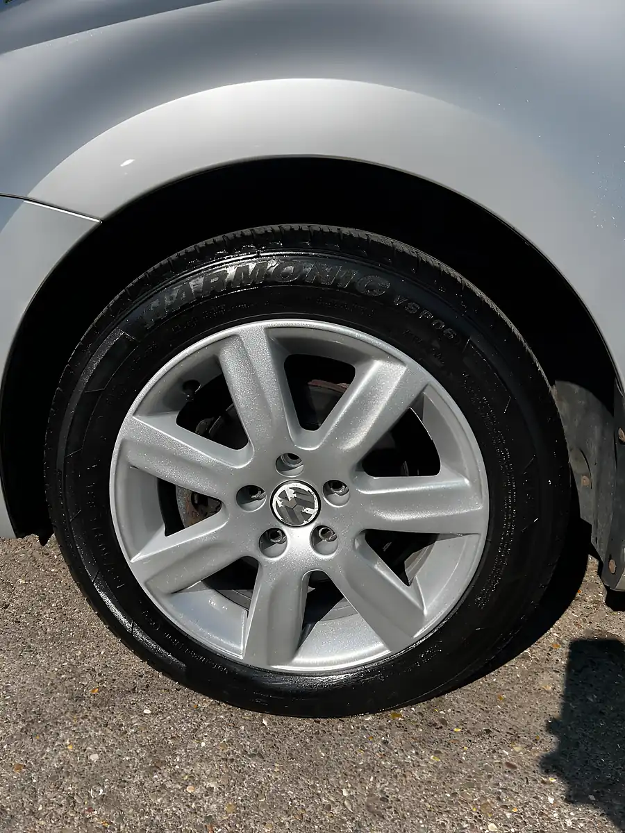 Used 2010 Volkswagen Polo Se Silver - Interior and Exterior details 8