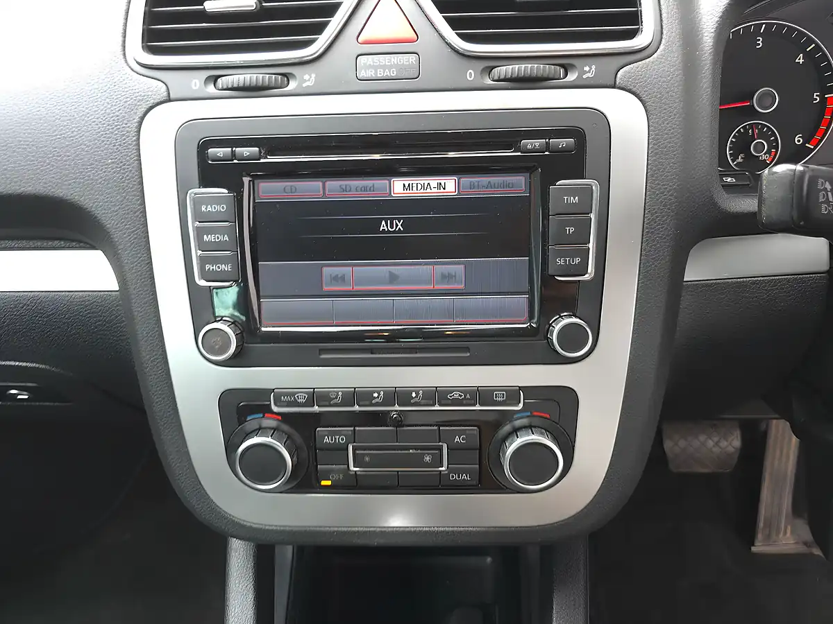 Used 2010 Volkswagen Scirocco GT Silver - Interior and Exterior details 17