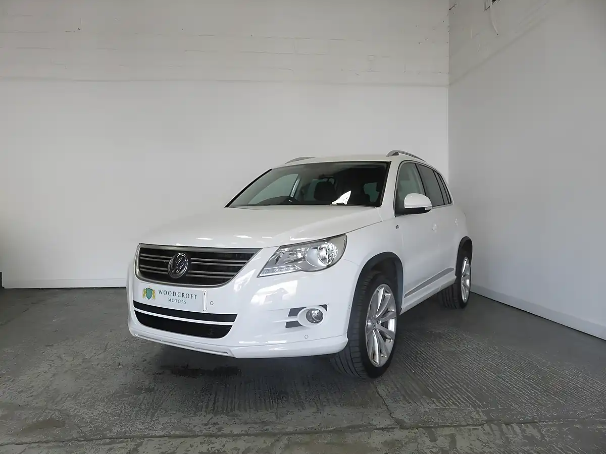 Used 2010 Volkswagen Tiguan R-Line White - Interior and Exterior details 2