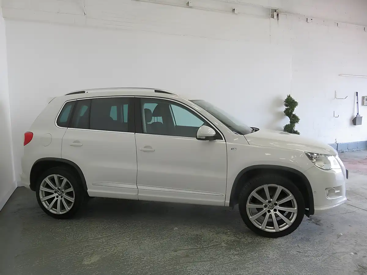 Used 2010 Volkswagen Tiguan R-Line White - Interior and Exterior details 3