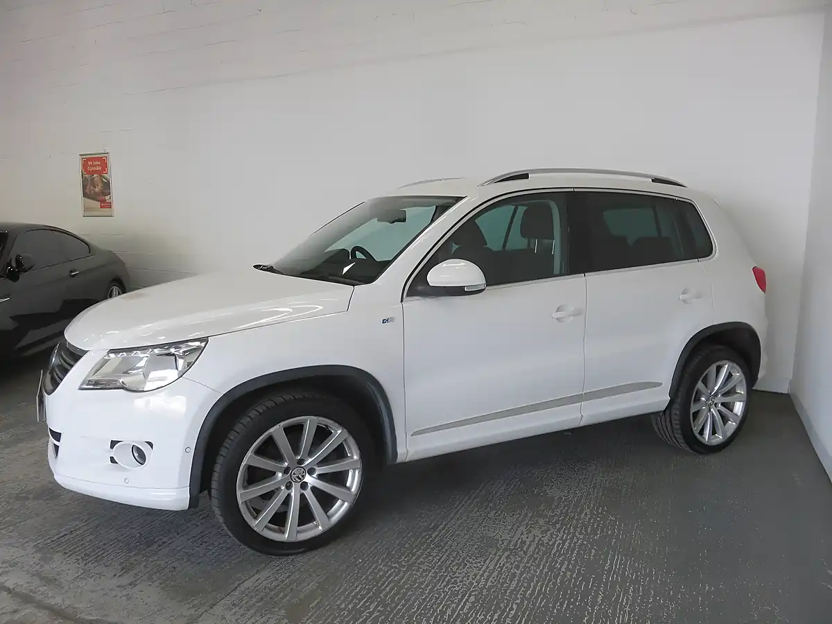 Used 2010 Volkswagen Tiguan R-Line White - Interior and Exterior details 4