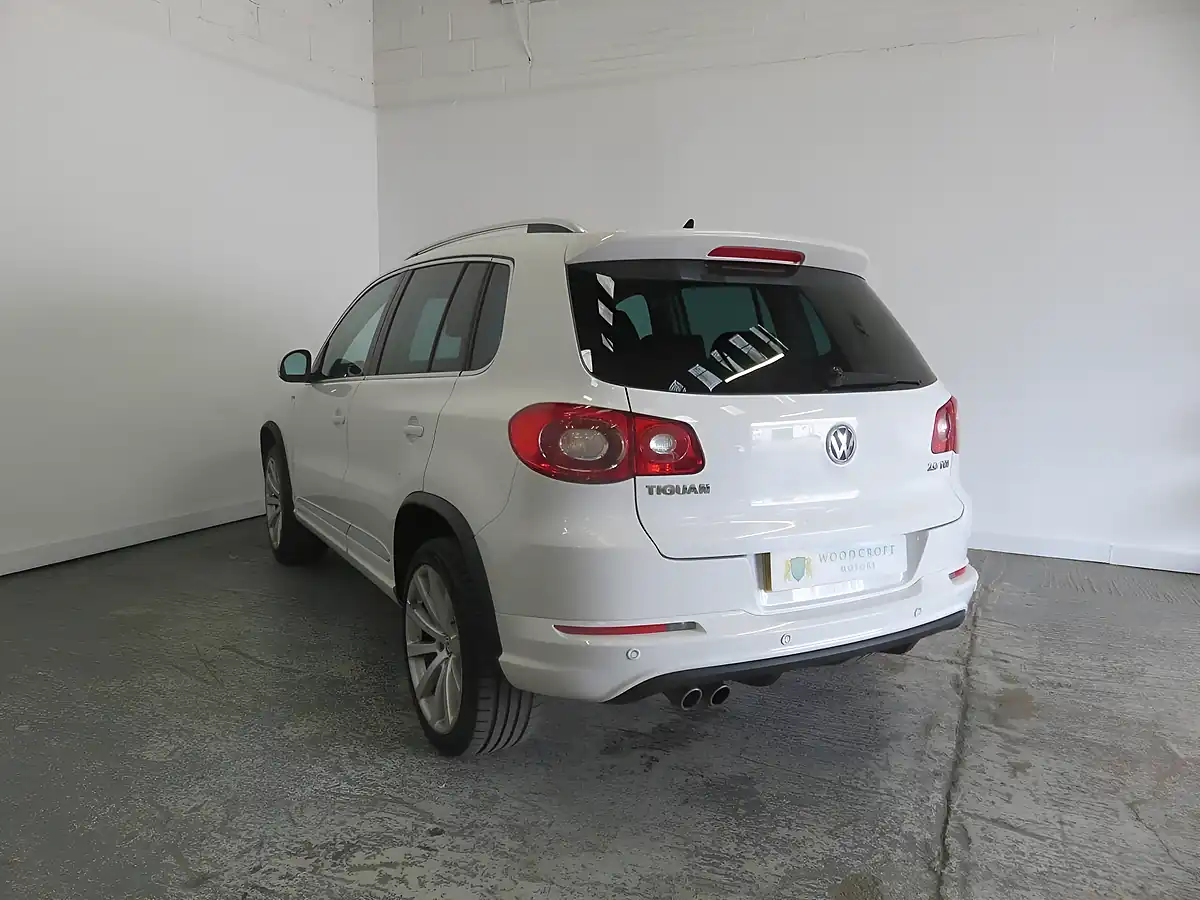 Used 2010 Volkswagen Tiguan R-Line White - Interior and Exterior details 5
