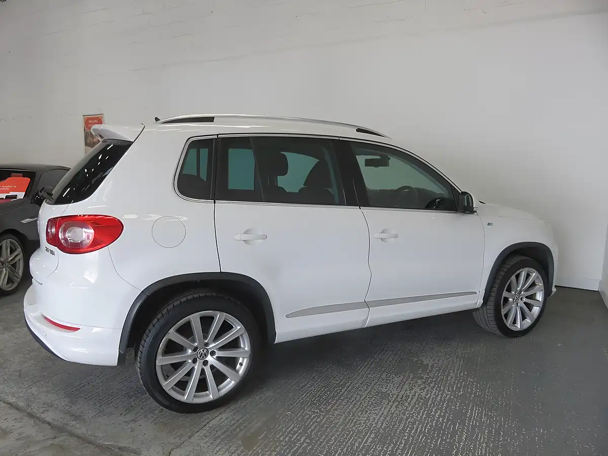 Used 2010 Volkswagen Tiguan R-Line White - Interior and Exterior details 8