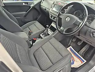 Used 2010 Volkswagen Tiguan Se Silver - Interior and Exterior details 10