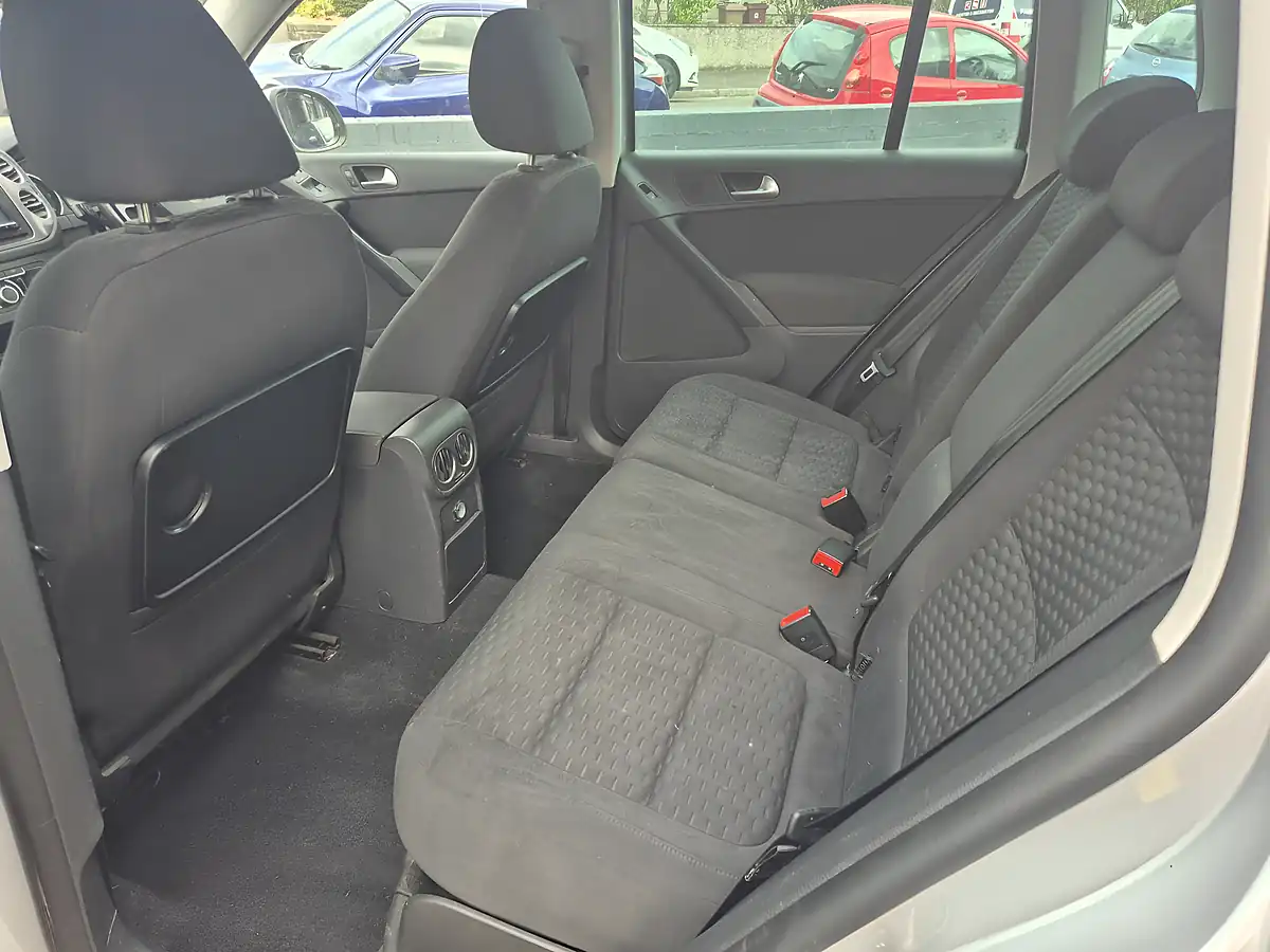 Used 2010 Volkswagen Tiguan Se Silver - Interior and Exterior details 13