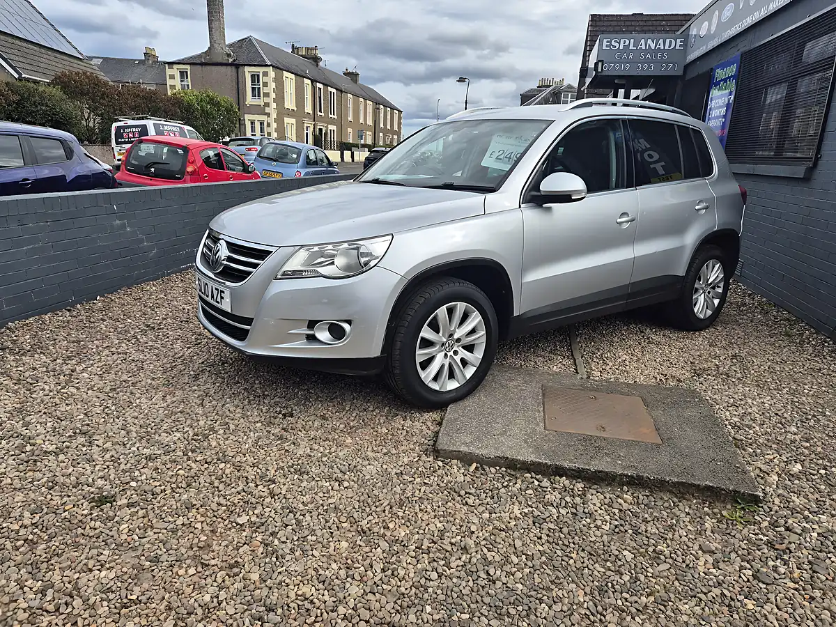Used 2010 Volkswagen Tiguan Se Silver - Interior and Exterior details 2