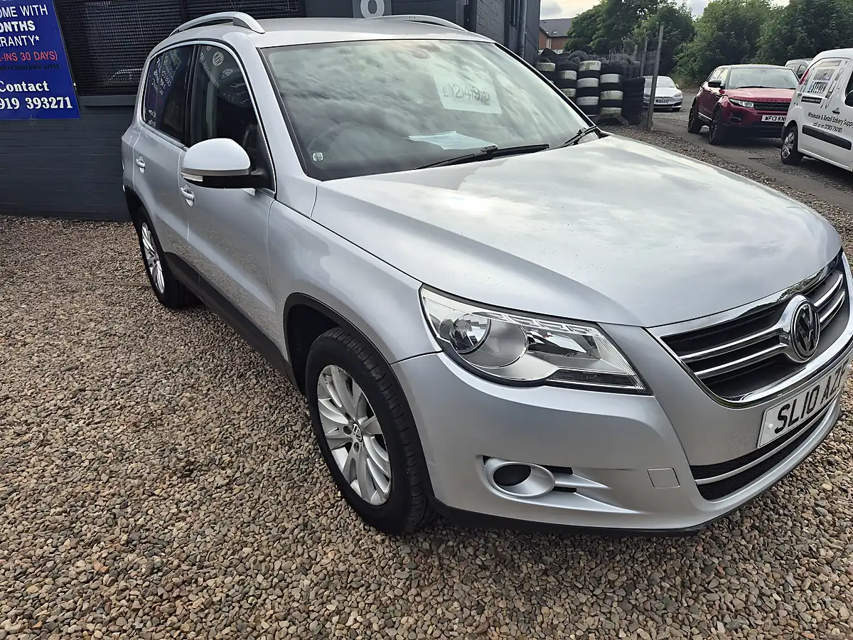 Used 2010 Volkswagen Tiguan Se Silver - Interior and Exterior details 5