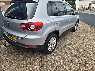 Used 2010 Volkswagen Tiguan Se Silver - Interior and Exterior details 7