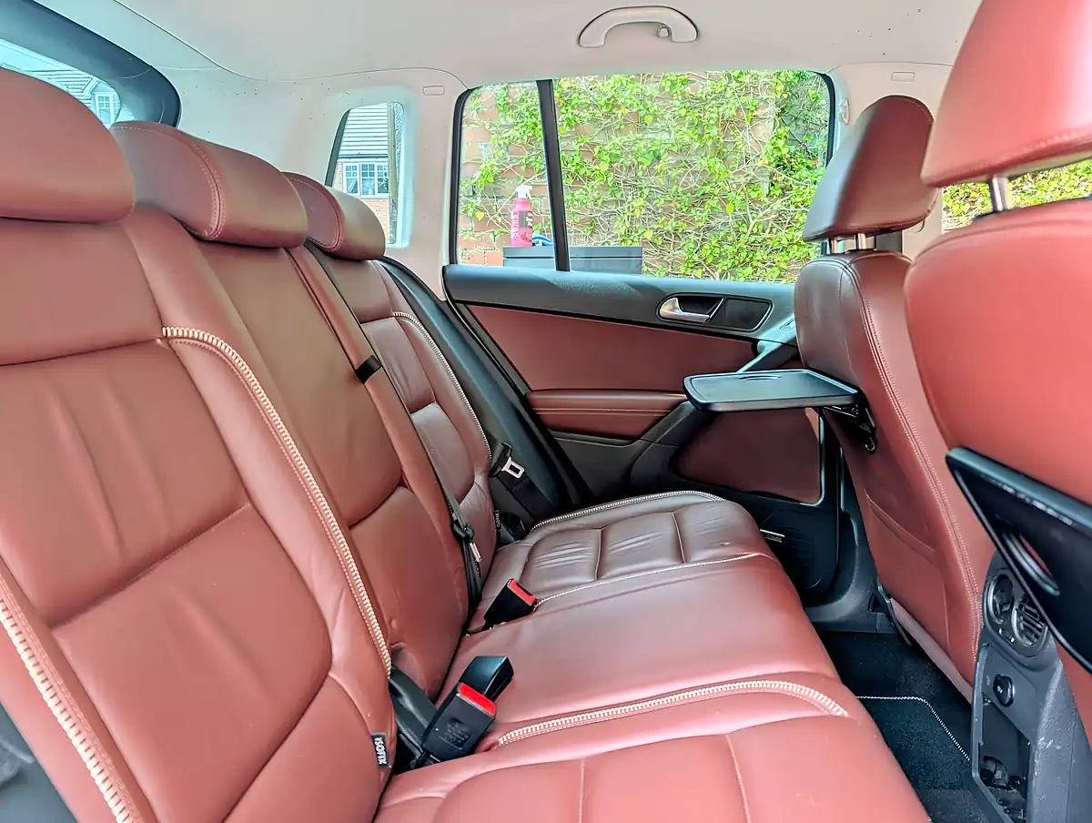 Used 2010 Volkswagen Tiguan Summit White - Interior and Exterior details 11