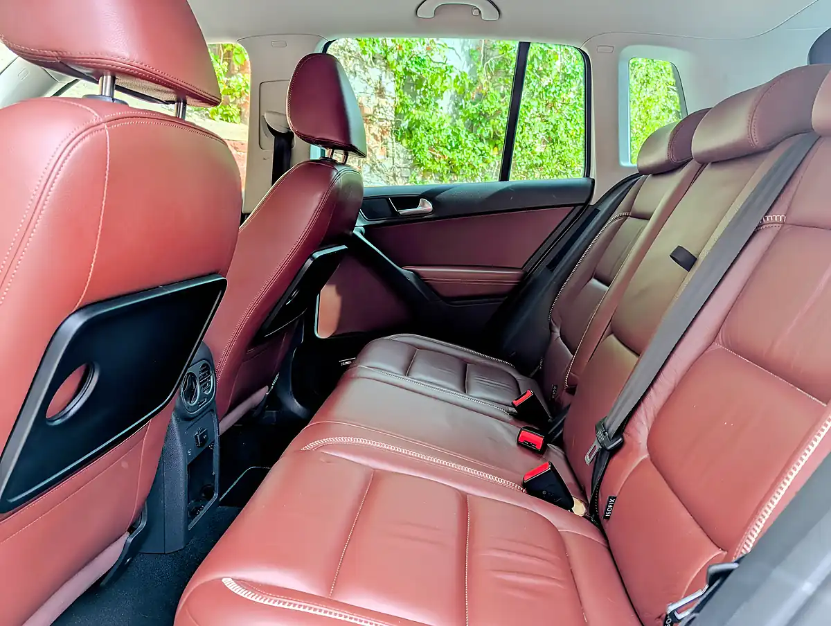 Used 2010 Volkswagen Tiguan Summit White - Interior and Exterior details 13