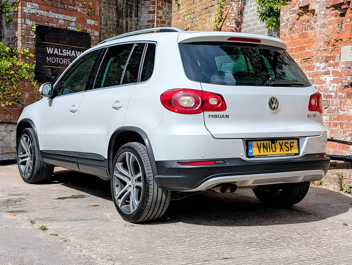 Used 2010 Volkswagen Tiguan Summit White - Interior and Exterior details 17