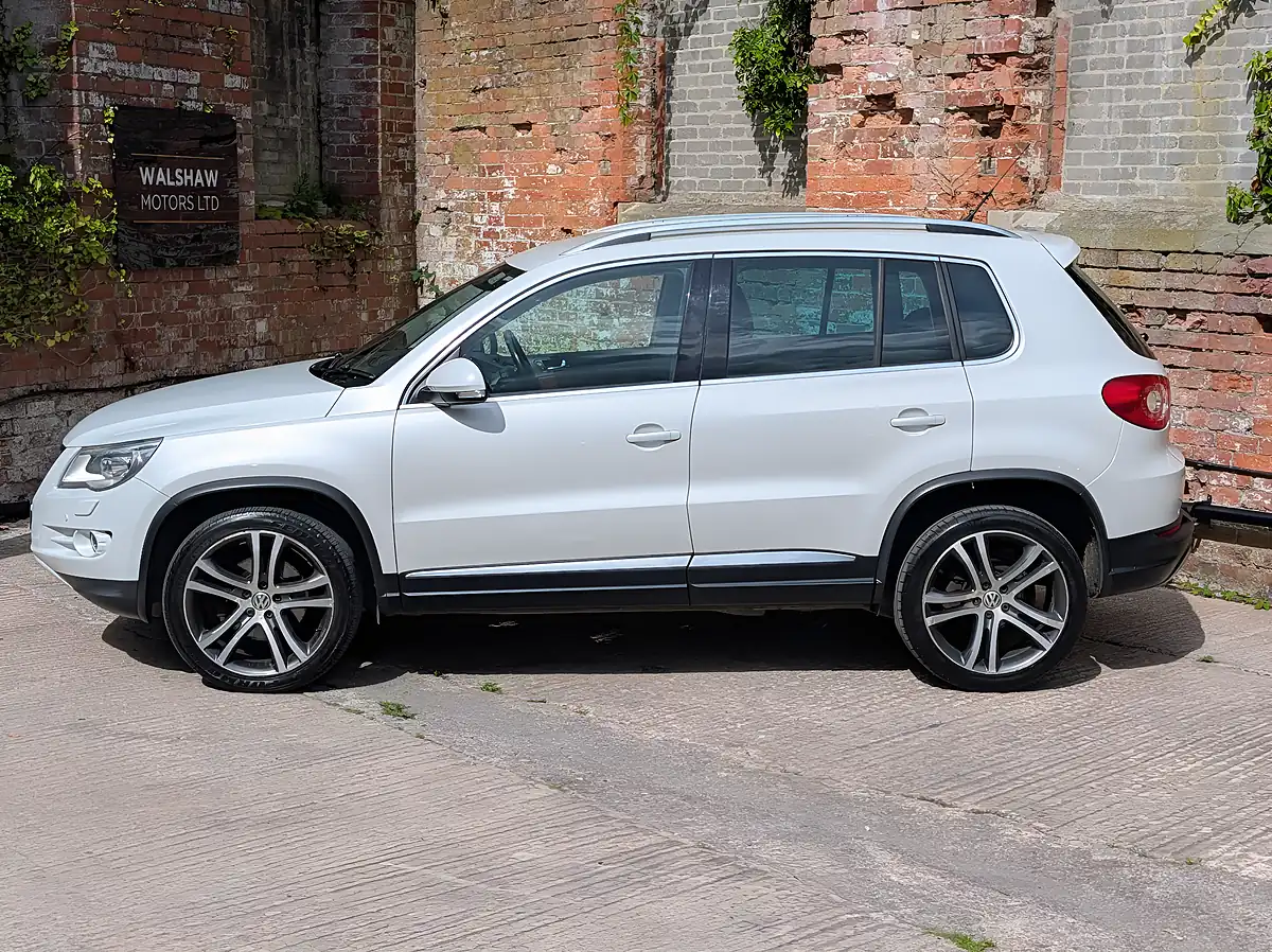 Used 2010 Volkswagen Tiguan Summit White - Interior and Exterior details 19