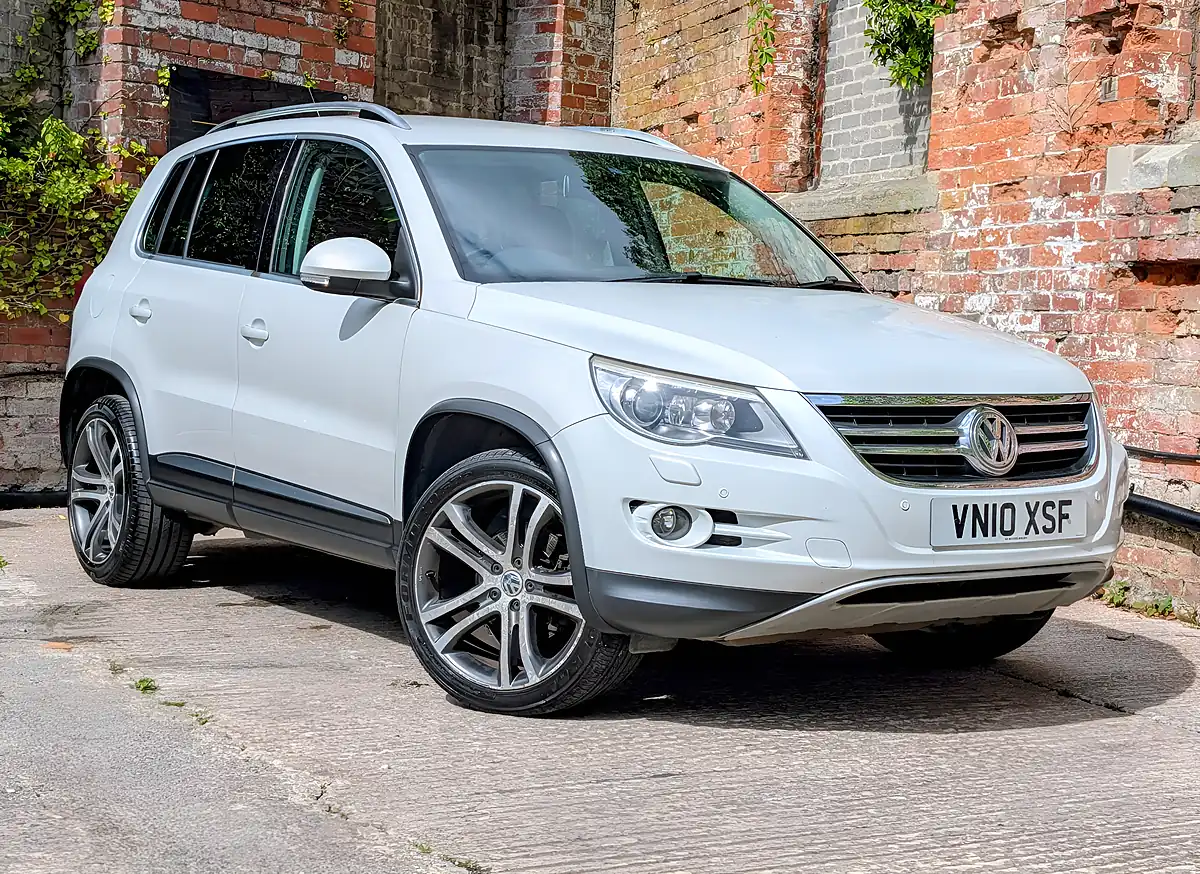 Used 2010 Volkswagen Tiguan Summit White - Interior and Exterior details 3