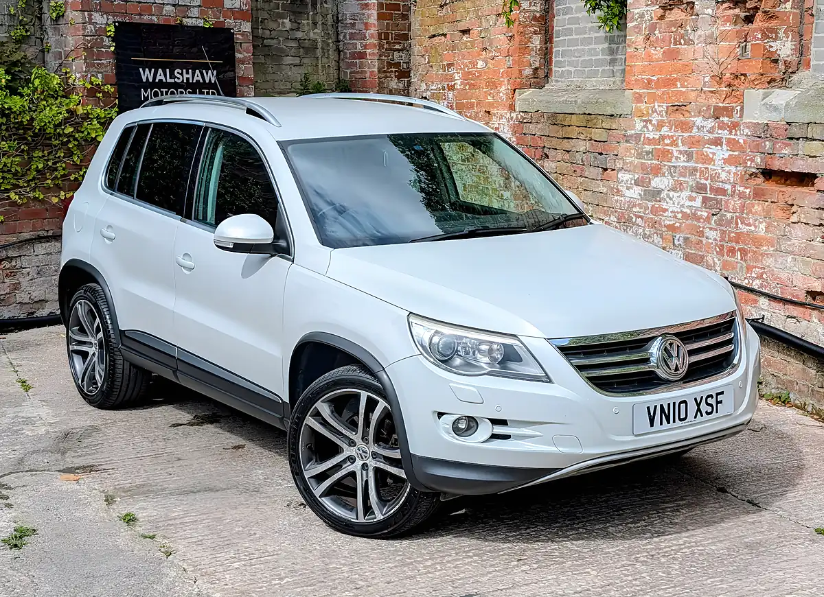 Used 2010 Volkswagen Tiguan Summit White - Interior and Exterior details 4