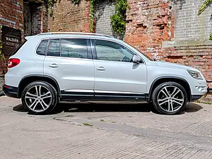 Used 2010 Volkswagen Tiguan Summit White - Interior and Exterior details 5