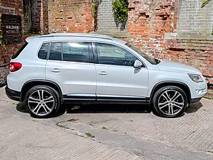 Used 2010 Volkswagen Tiguan Summit White - Interior and Exterior details 6
