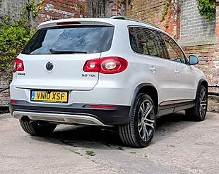 Used 2010 Volkswagen Tiguan Summit White - Interior and Exterior details 7
