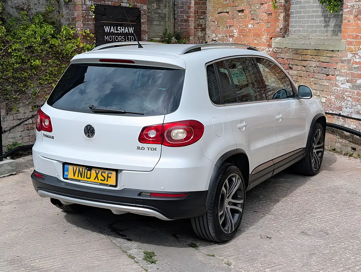 Used 2010 Volkswagen Tiguan Summit White - Interior and Exterior details 8