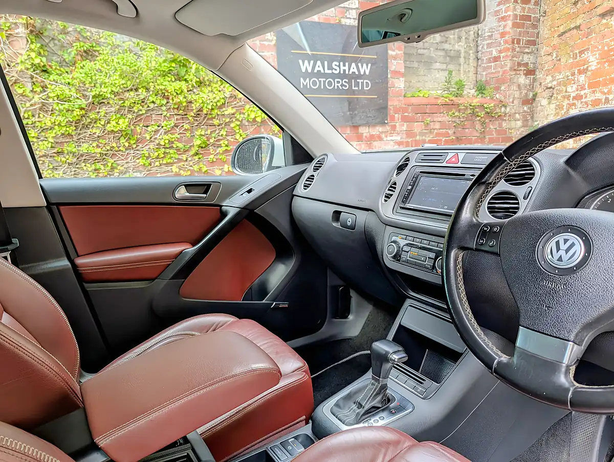 Used 2010 Volkswagen Tiguan Summit White - Interior and Exterior details 9