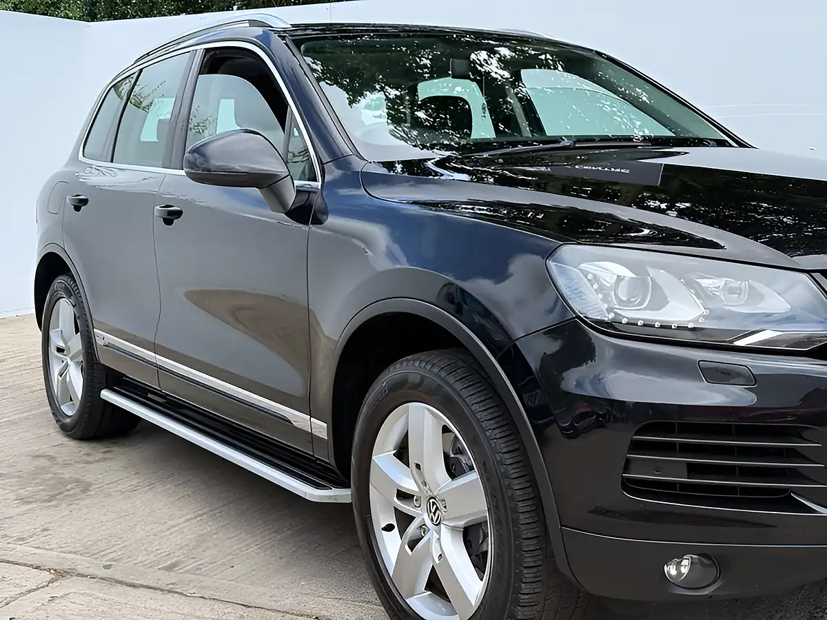 Used 2010 Volkswagen Touareg Touareg Black - Interior and Exterior details 4