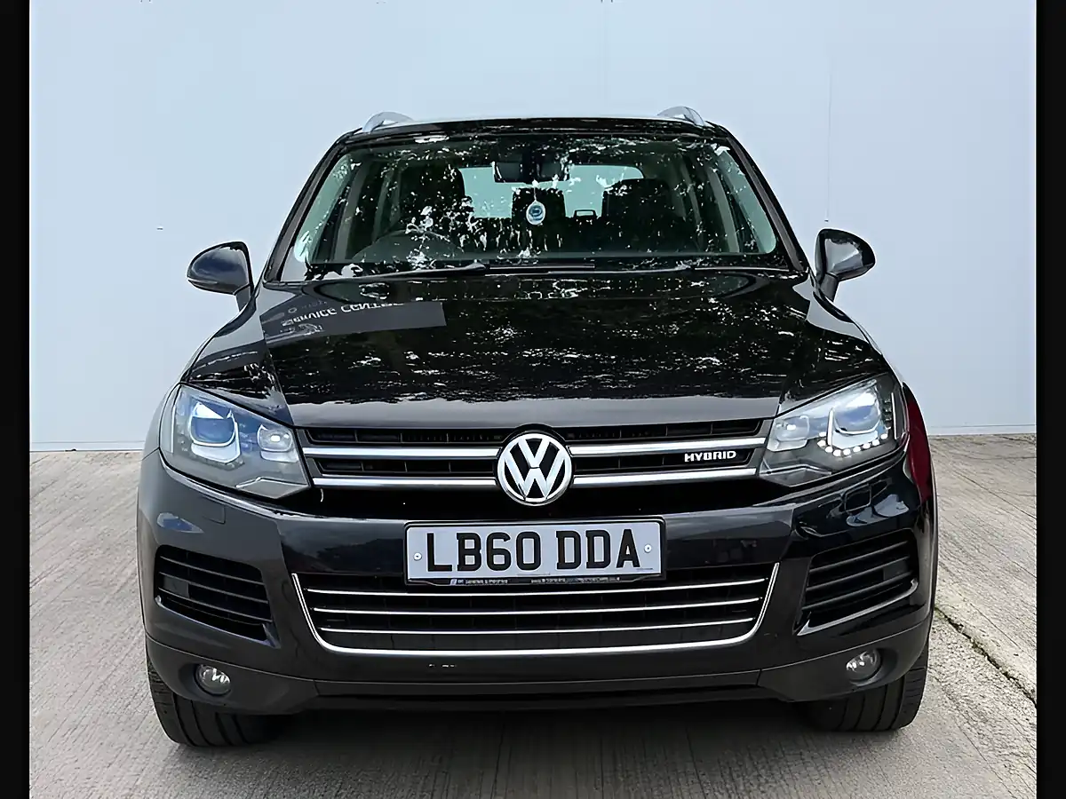 Used 2010 Volkswagen Touareg Touareg Black - Interior and Exterior details 8