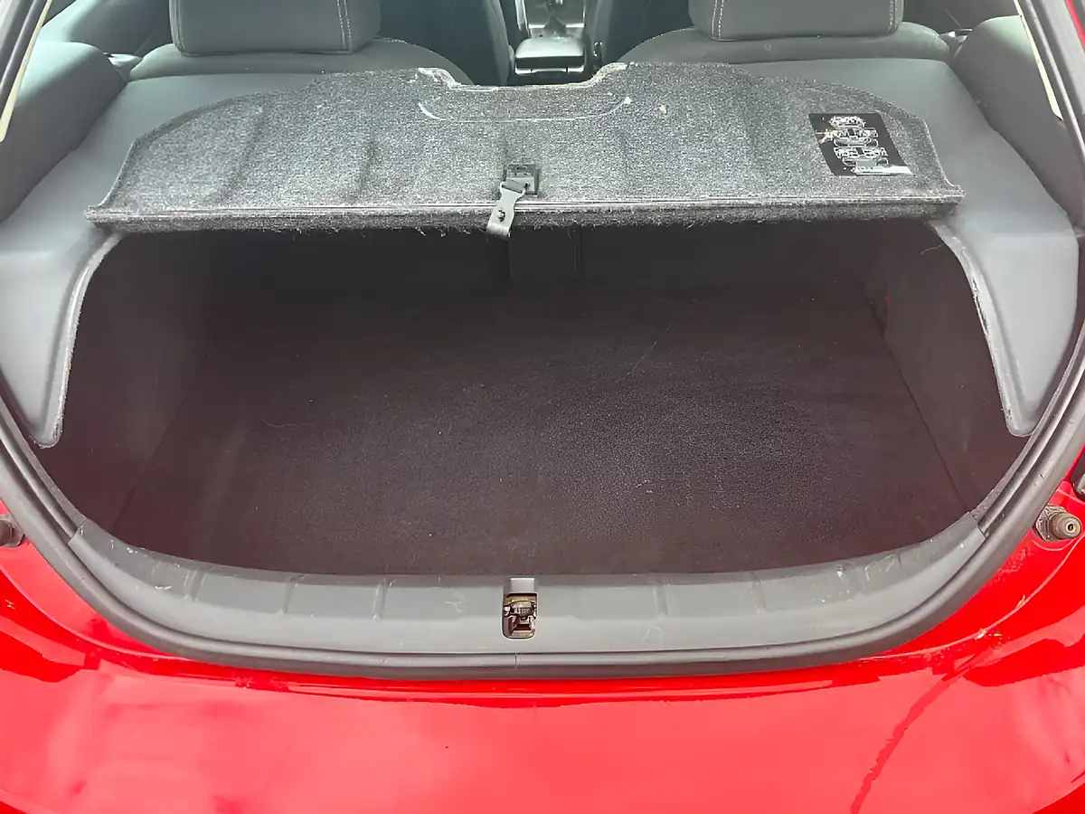 Used 2010 Volvo C30 R-Design Red - Interior and Exterior details 9