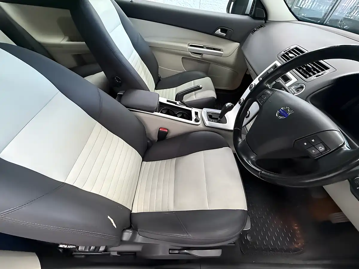 Used 2010 Volvo C30 Se Silver - Interior and Exterior details 15