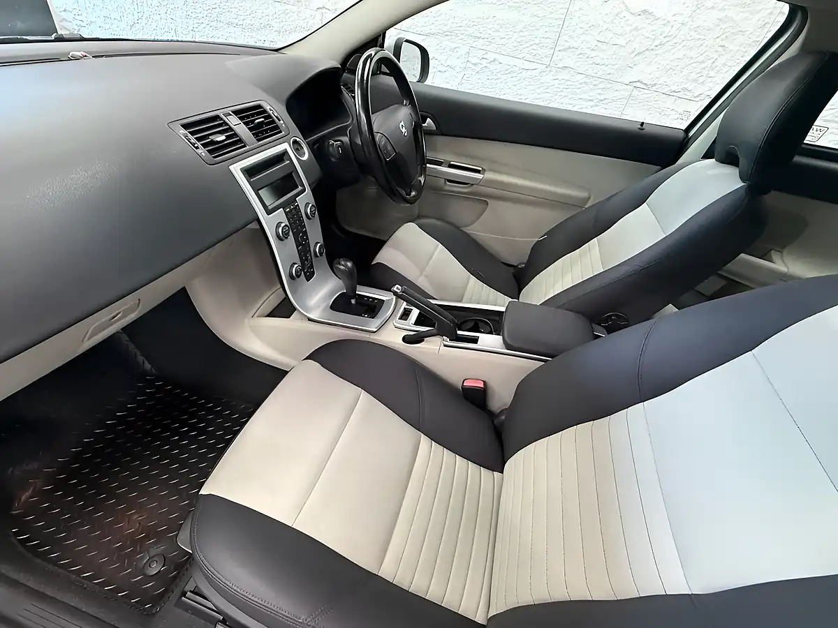 Used 2010 Volvo C30 Se Silver - Interior and Exterior details 7