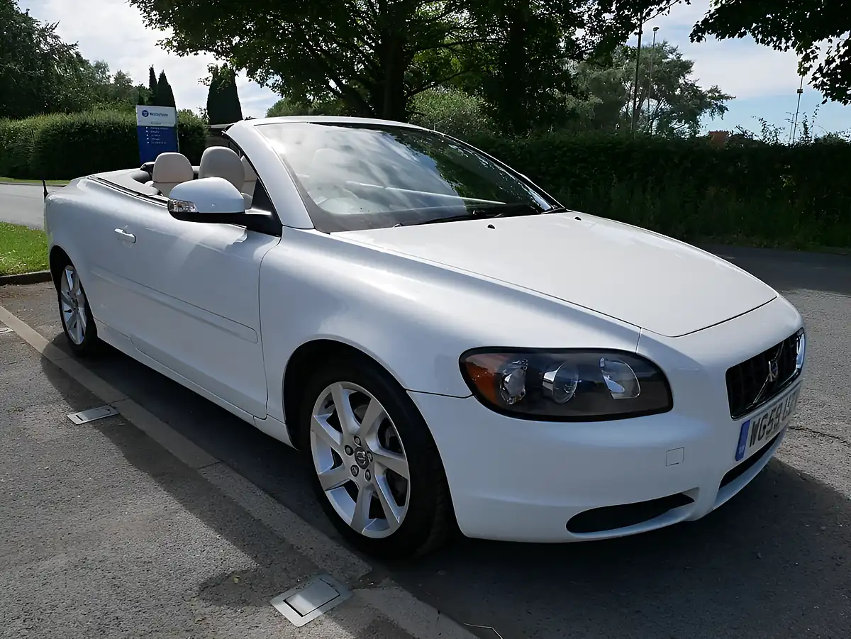 Used 2010 Volvo C70 Ice White White - Interior and Exterior details 10
