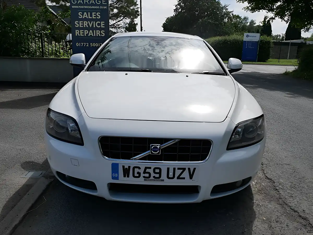 Used 2010 Volvo C70 Ice White White - Interior and Exterior details 5