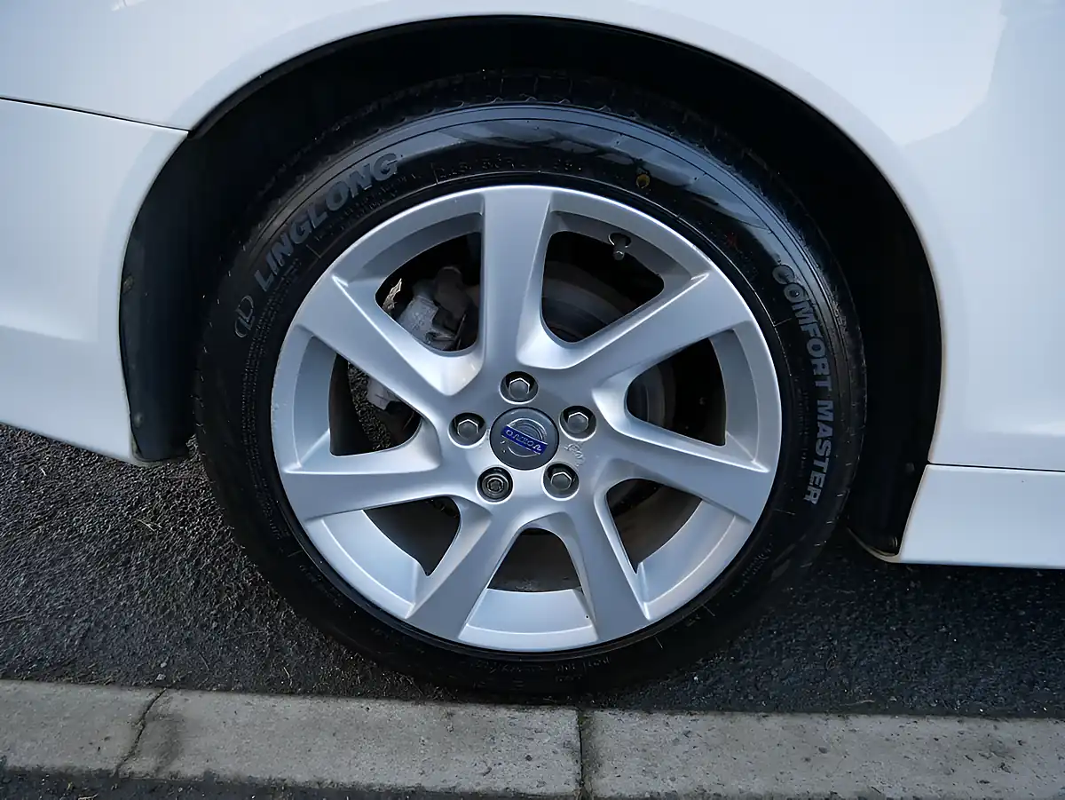 Used 2010 Volvo C70 Ice White White - Interior and Exterior details 7
