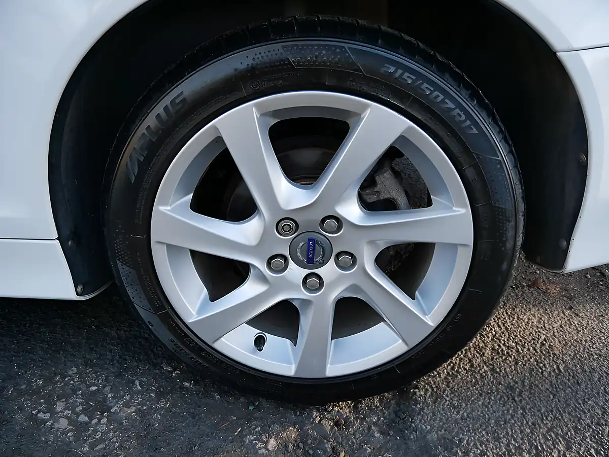 Used 2010 Volvo C70 Ice White White - Interior and Exterior details 8