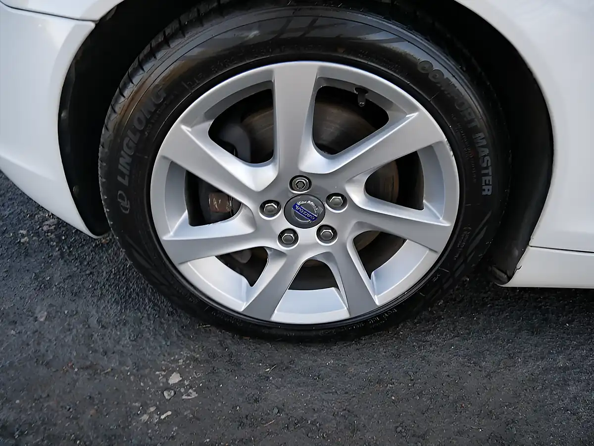 Used 2010 Volvo C70 Ice White White - Interior and Exterior details 9
