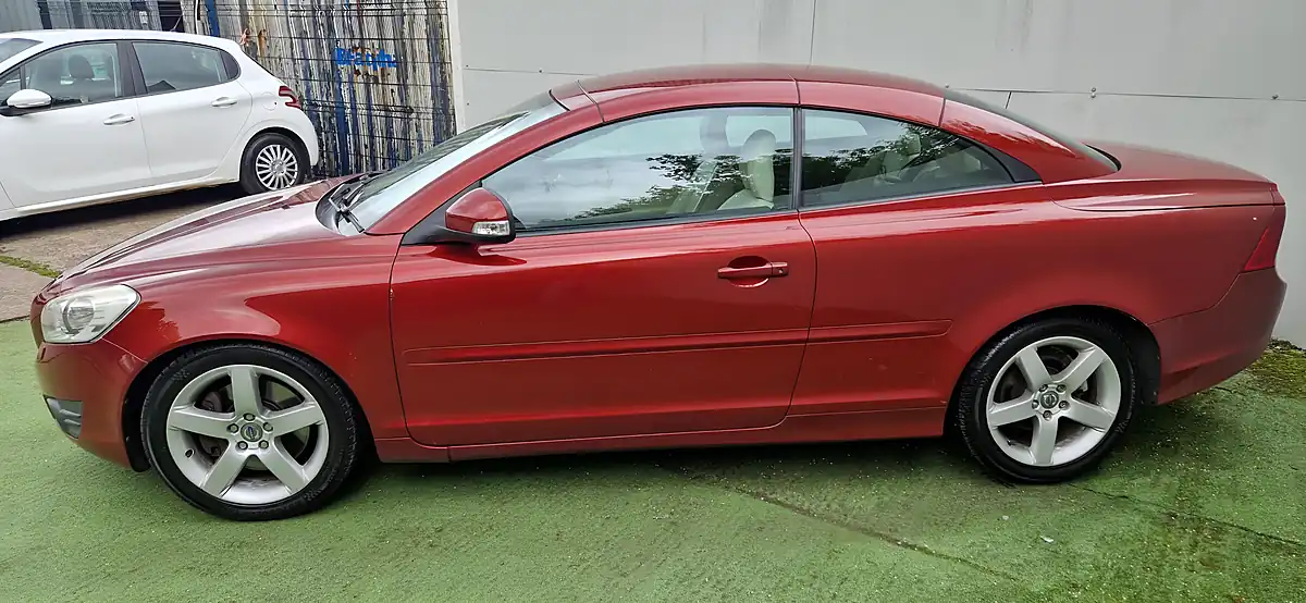 Used 2010 Volvo C70 Se Luxury Red - Interior and Exterior details 12