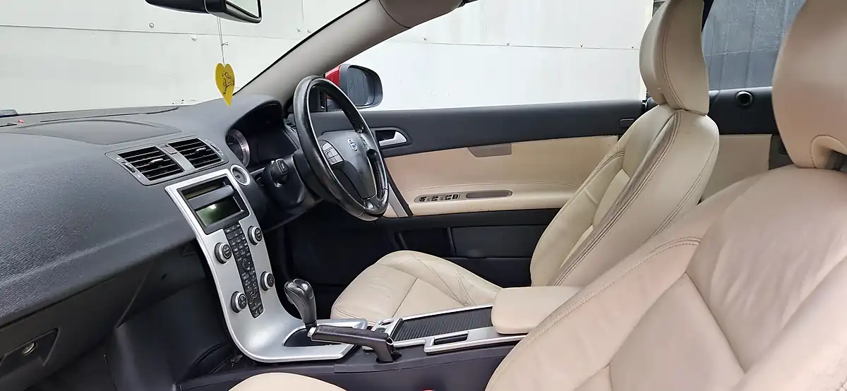 Used 2010 Volvo C70 Se Luxury Red - Interior and Exterior details 18