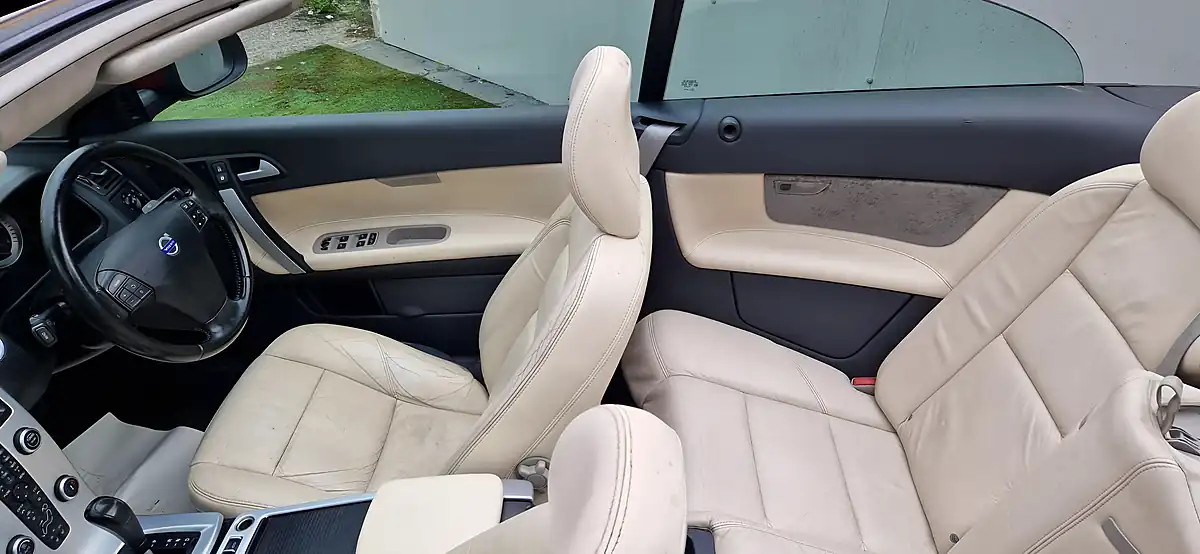 Used 2010 Volvo C70 Se Luxury Red - Interior and Exterior details 20