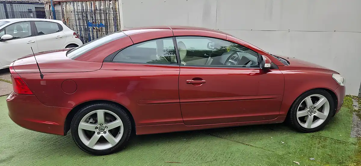 Used 2010 Volvo C70 Se Luxury Red - Interior and Exterior details 8