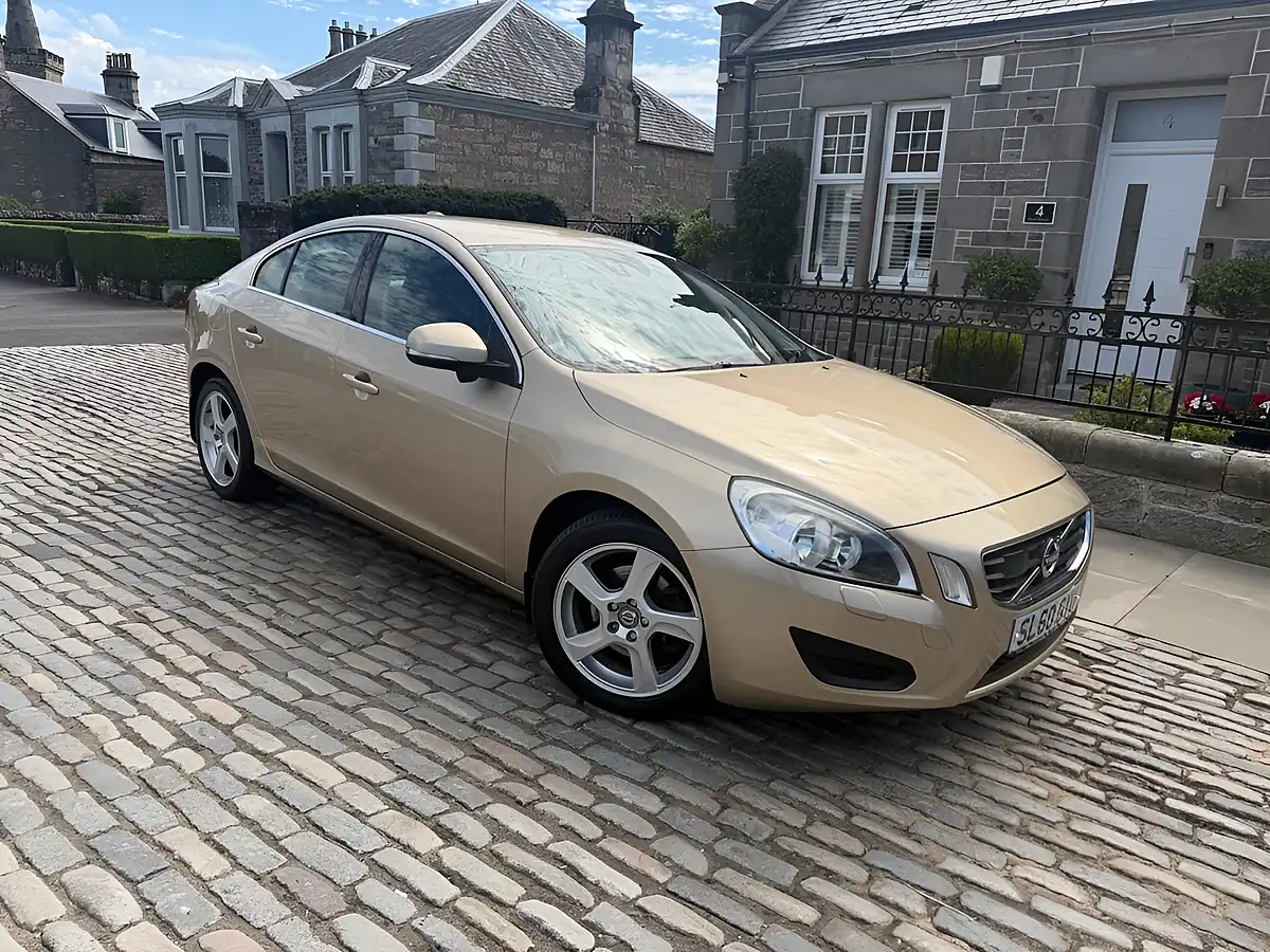 Used 2010 Volvo S60 Se Gold - Front View
