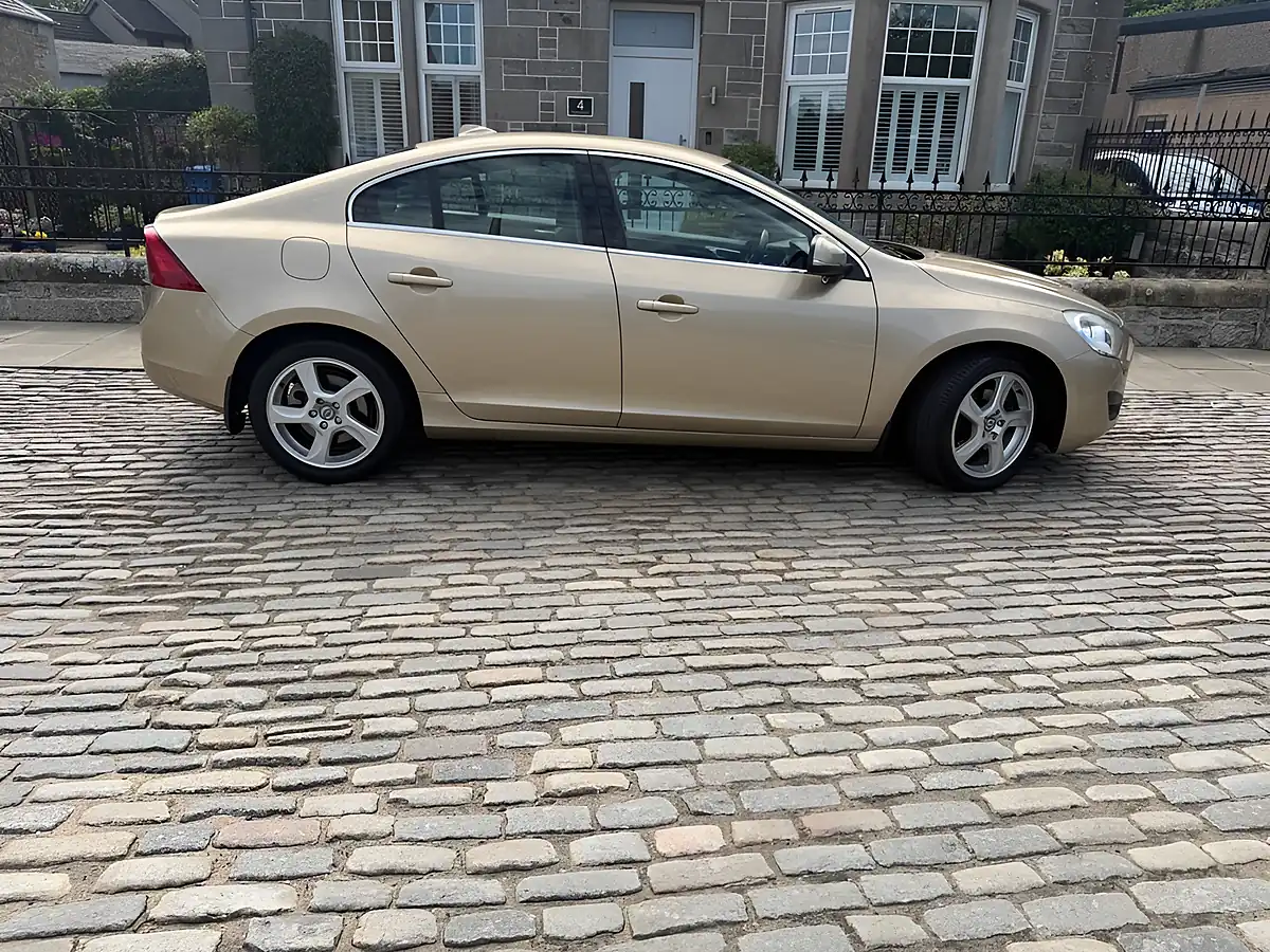 Used 2010 Volvo S60 Se Gold - Interior and Exterior details 12