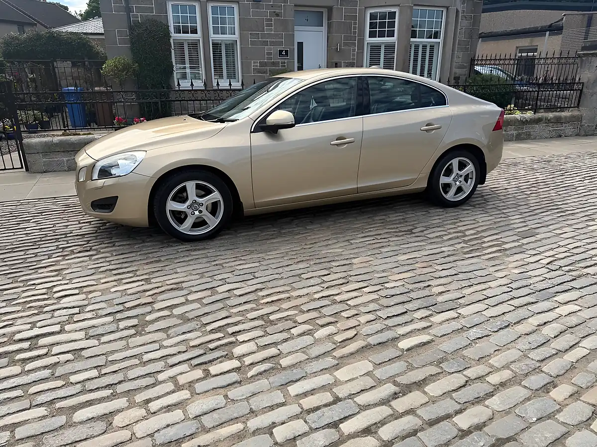 Used 2010 Volvo S60 Se Gold - Interior and Exterior details 13