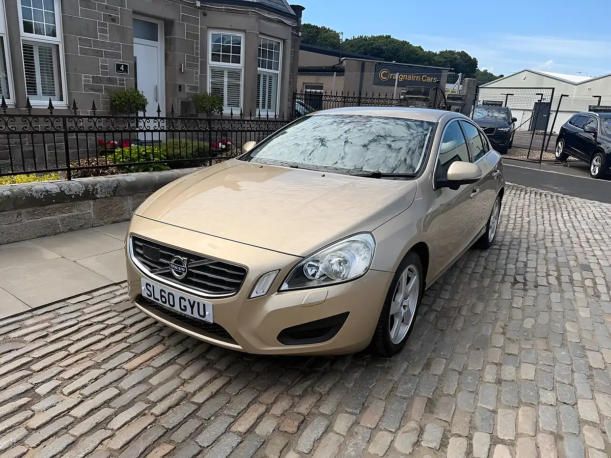 Used 2010 Volvo S60 Se Gold - Interior and Exterior details 3