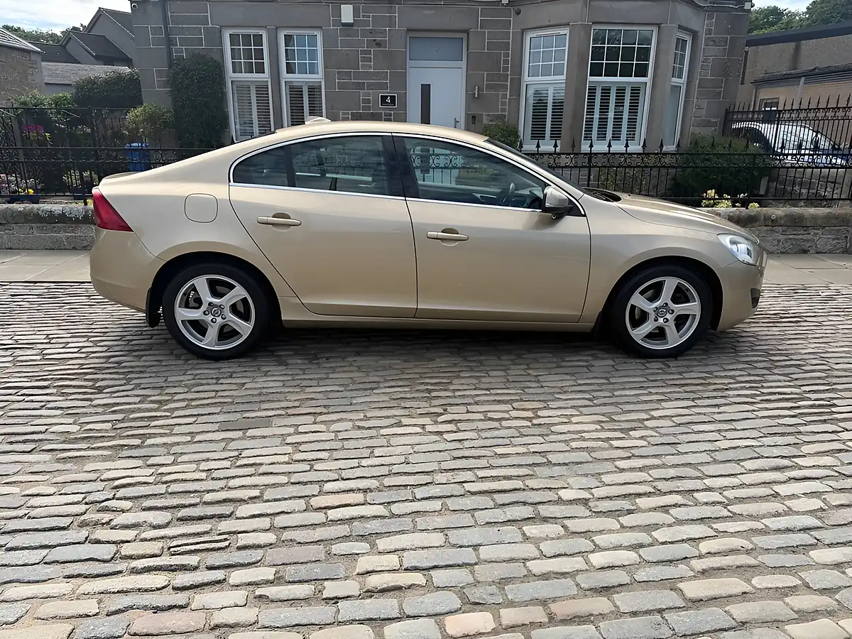 Used 2010 Volvo S60 Se Gold - Interior and Exterior details 4