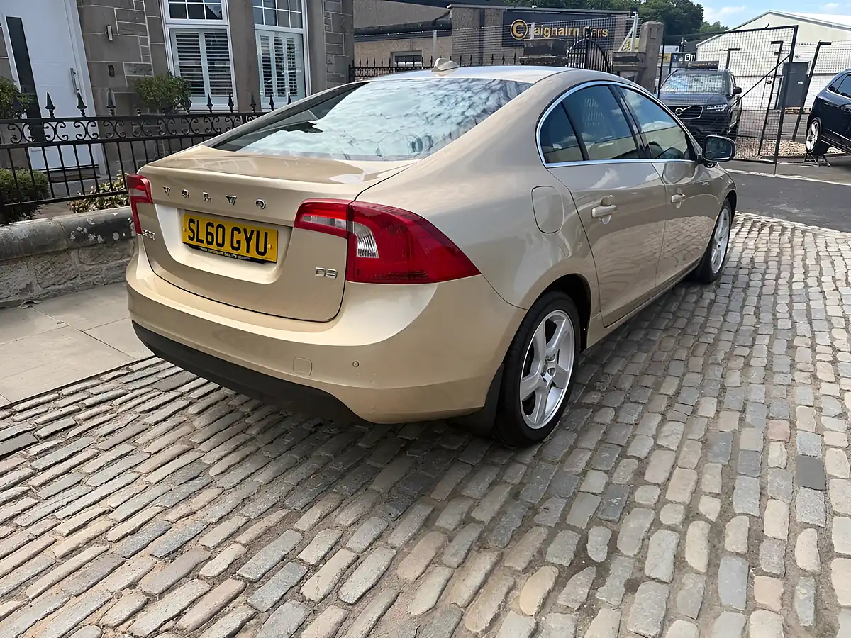 Used 2010 Volvo S60 Se Gold - Interior and Exterior details 8
