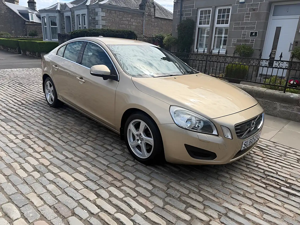 Used 2010 Volvo S60 Se Gold - Interior and Exterior details 9