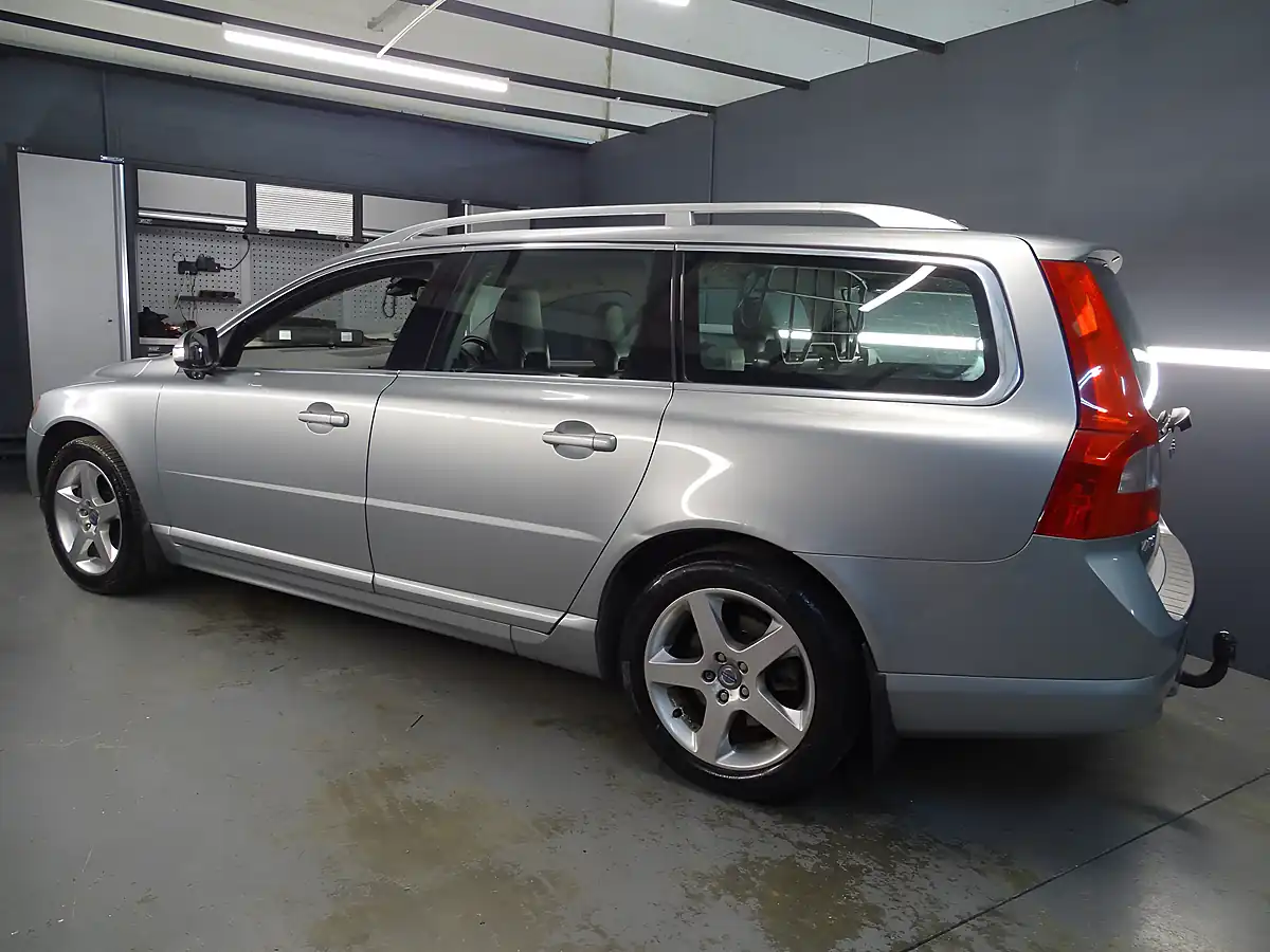 Used 2010 Volvo V70 Se Lux Silver - Interior and Exterior details 10