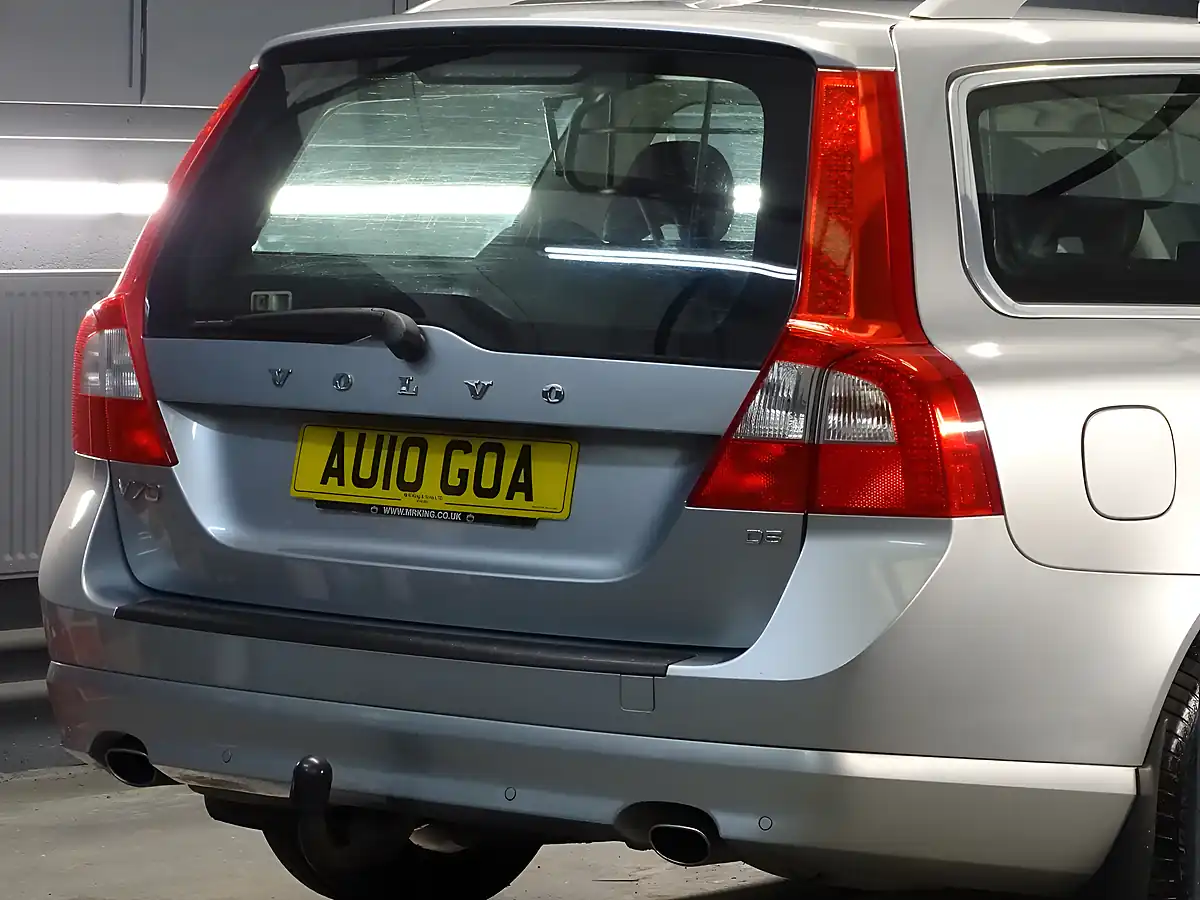 Used 2010 Volvo V70 Se Lux Silver - Interior and Exterior details 11